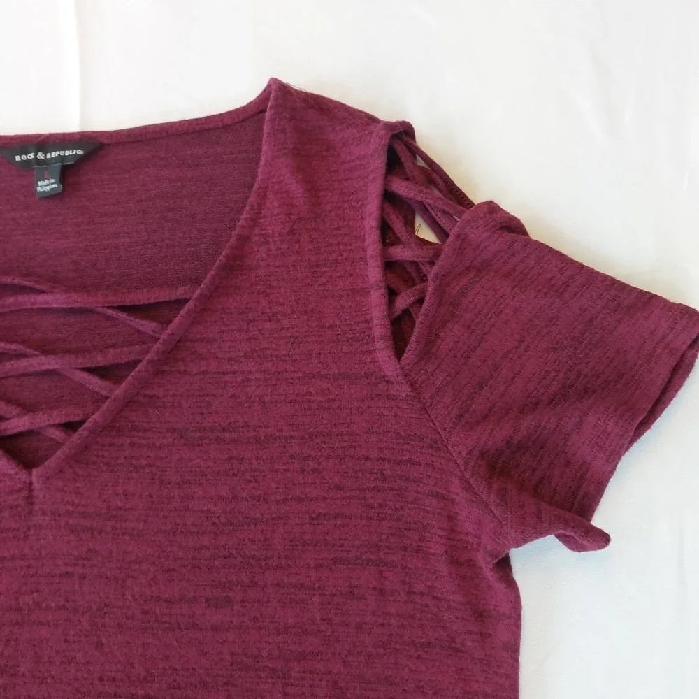 Women's Rock & Republic Purple Slit Shoulder And Chest Short Sleeve Top - Large‎